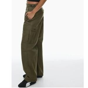 TNA Aritzia Green Cotton Cargo Pants, casual, sporty, contemporary, size 2